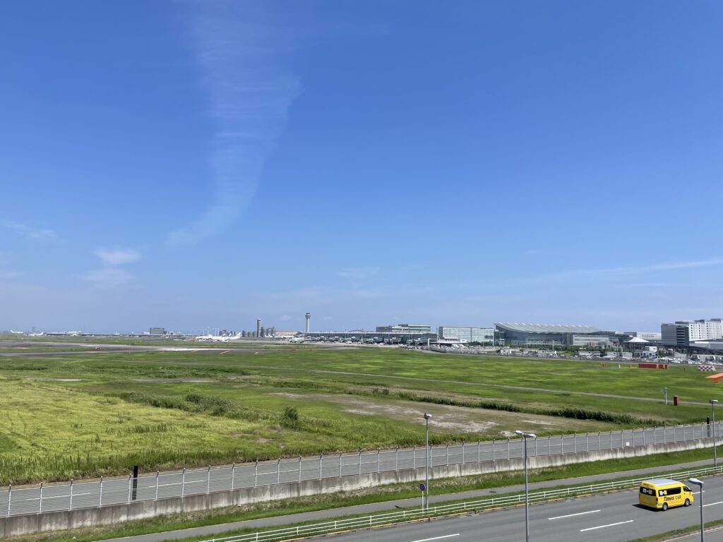 足湯スカイデッキから見た空港の風景２